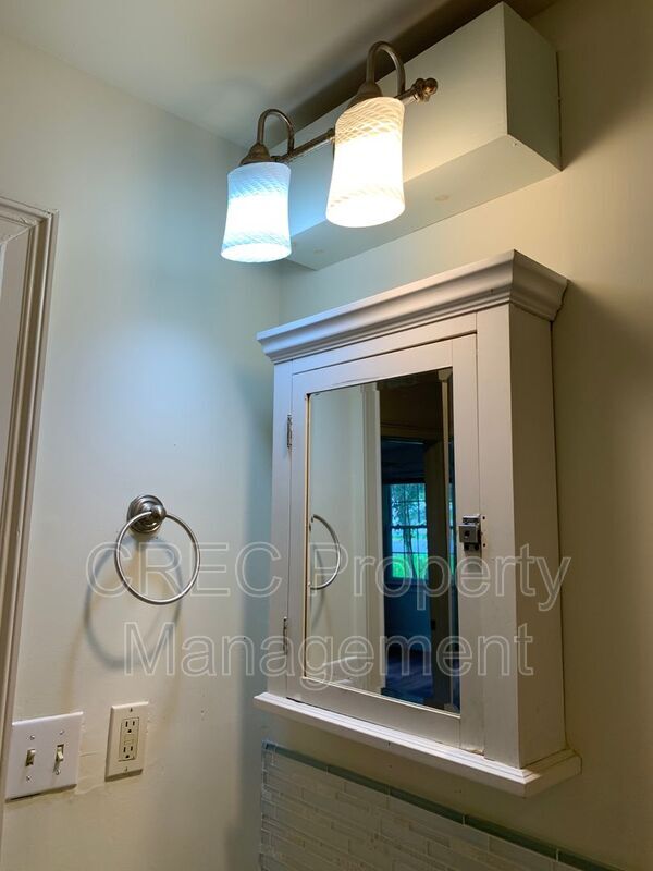 Building Photo - 711 Locust St