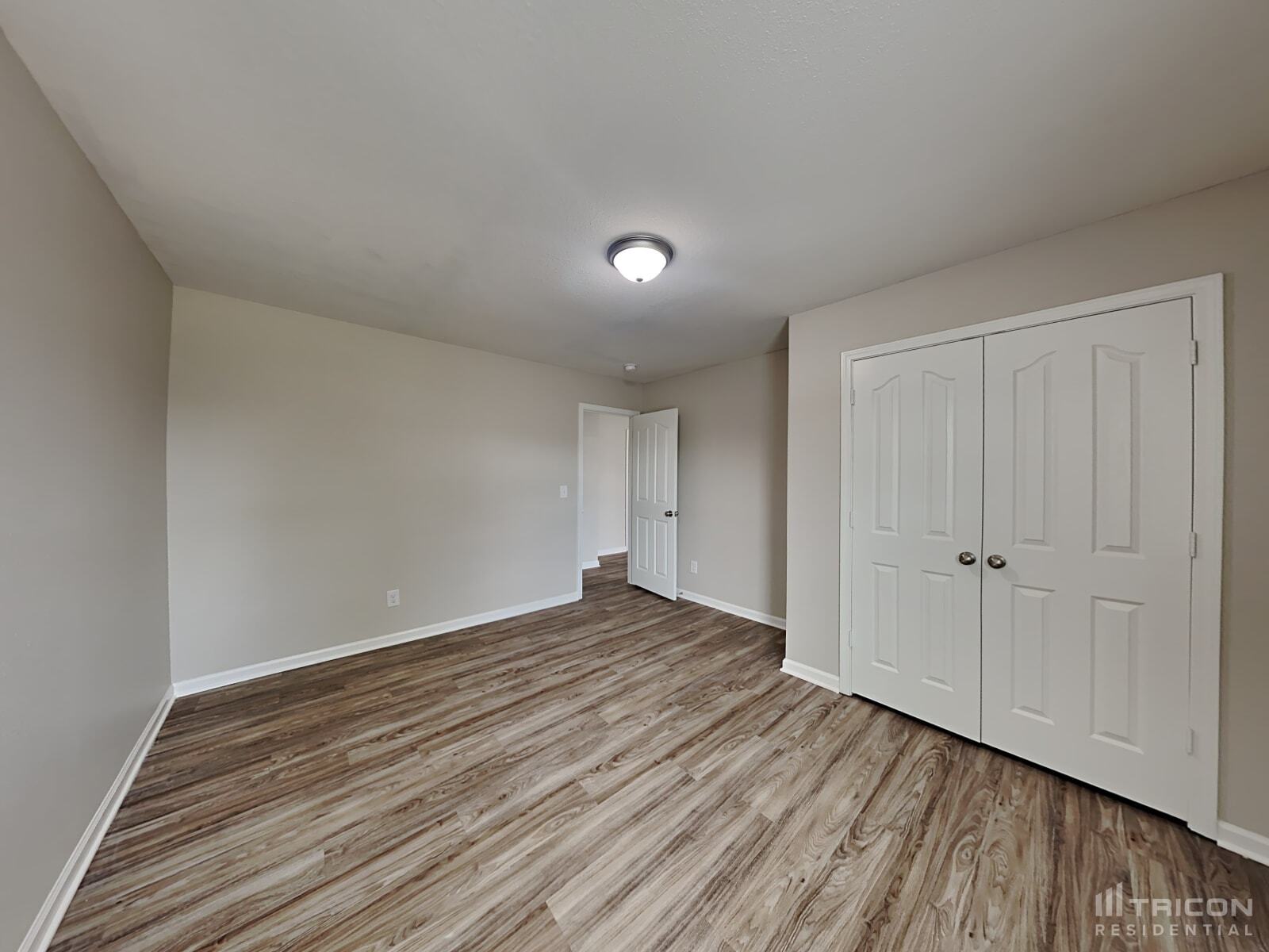 Building Photo - 905 Farnsworth Dr