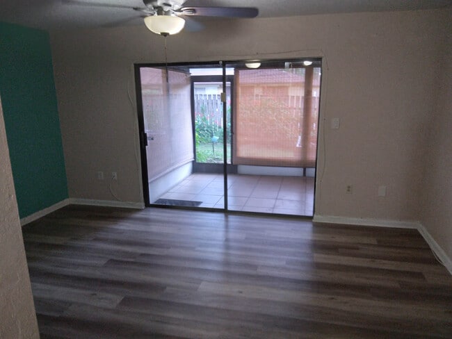 living room back patio - 4415 NW 41st Plz