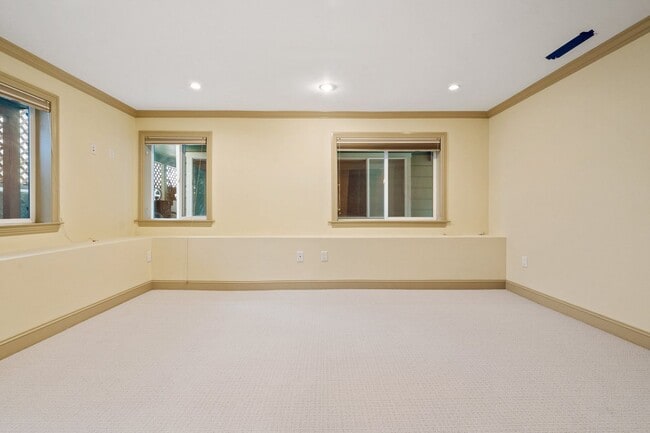 Building Photo - Heart of Hayes Valley - Updated 3 Bed, 2 B...