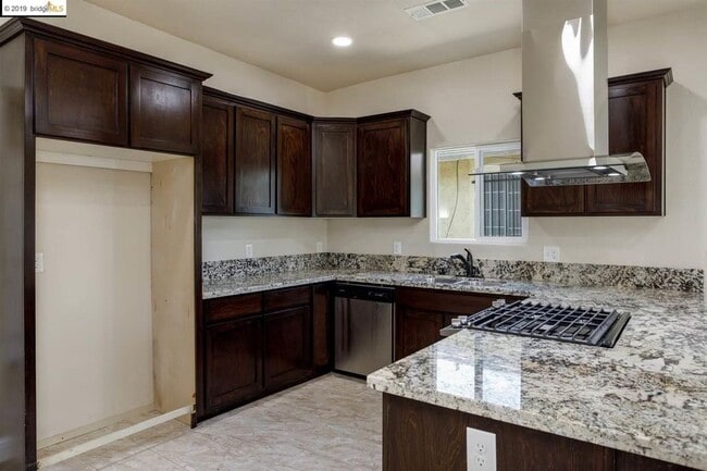 Building Photo - 106 Chanslor Ave