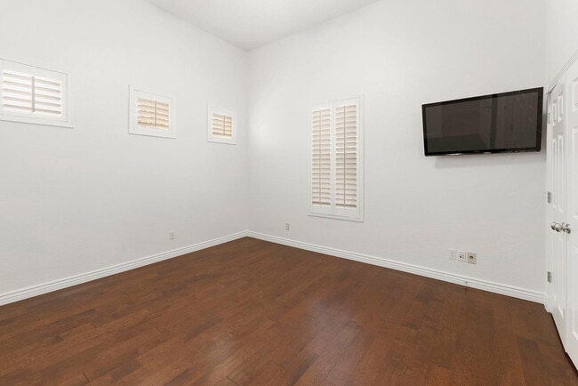 Building Photo - 4432 E Ford Ave