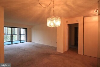 Building Photo - 15107 Interlachen Dr
