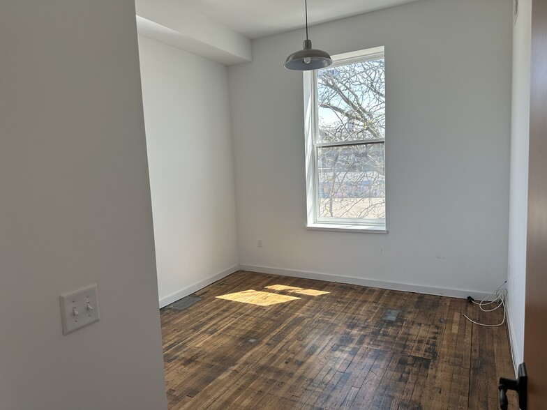 Building Photo - 46 S Summit St