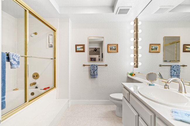 Building Photo - 39 Maximo Way