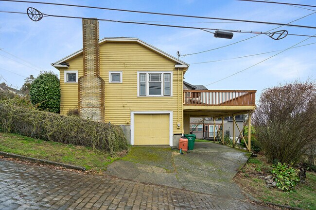 Building Photo - 6558 Seward Park Ave S