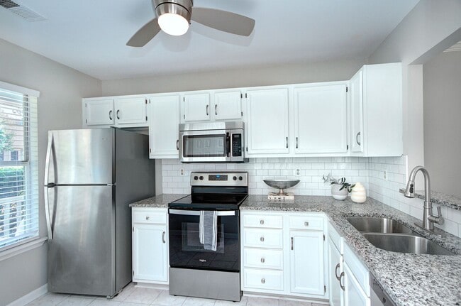 Building Photo - Discover this beautifully updated Raintree townhome featuring an open floor plan and a range of c...