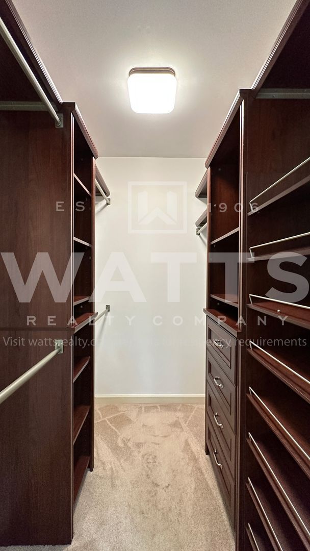 Building Photo - 4 Bedroom, 4.5 Bath Home in Heart of Hoover