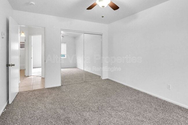 Building Photo - 425 Bonair St