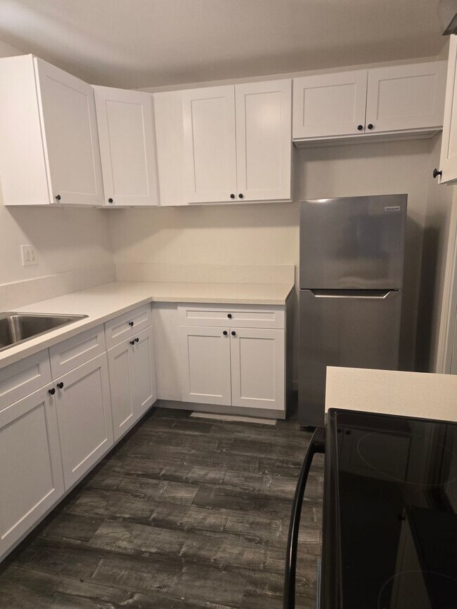 Interior Photo - Palms Garden Apartments - the Tropical Gem of the South Torrance