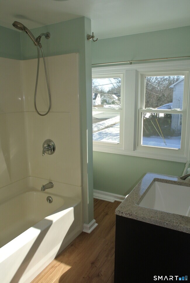 Building Photo - 492 W River St