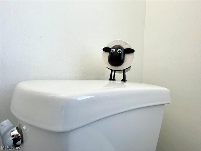 Building Photo - 250 Center Rd