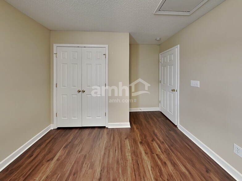 Building Photo - 14012 Sobeck Ln