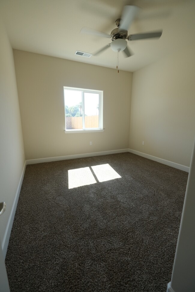 Building Photo - 804 N Palm St