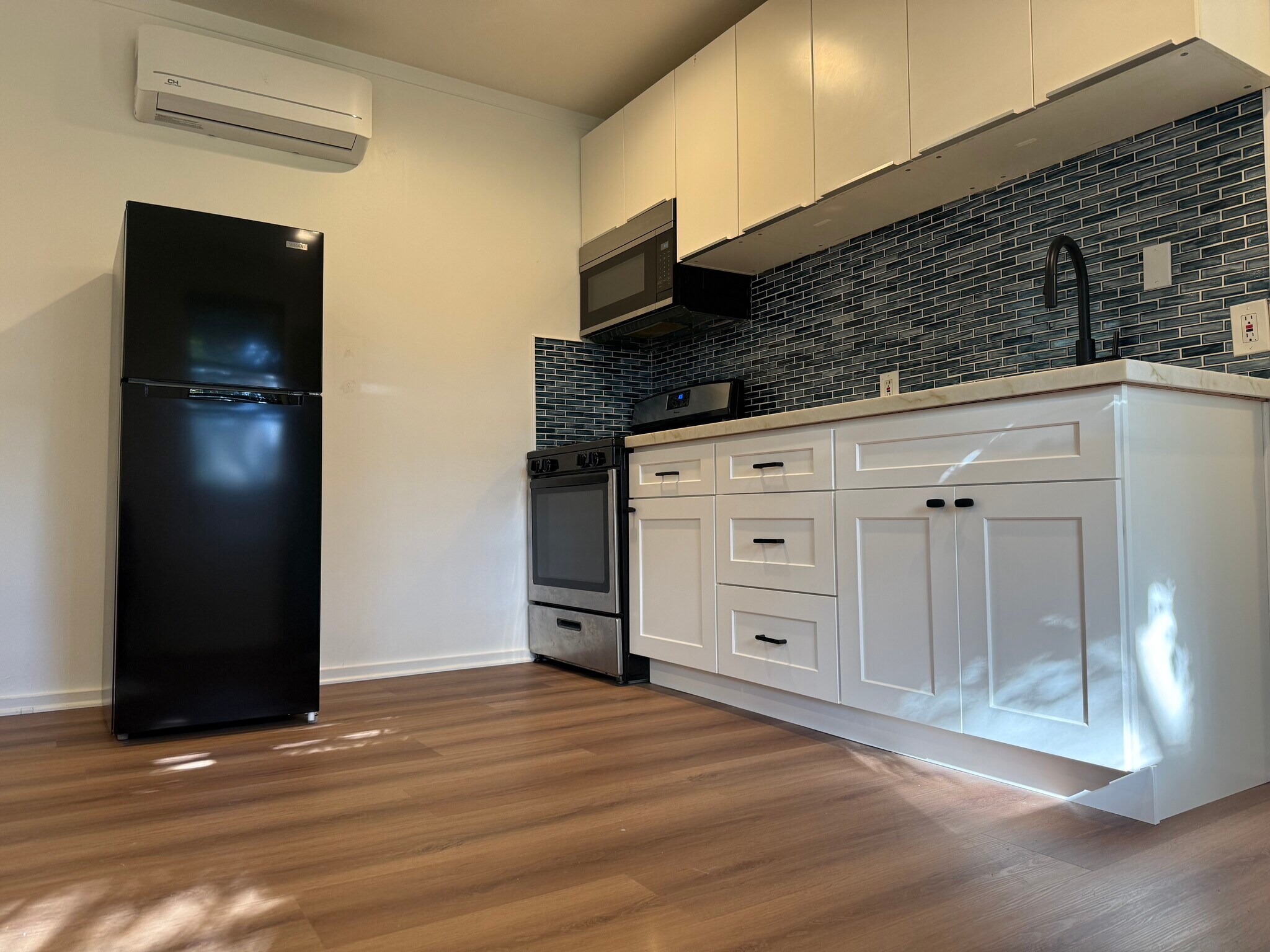 Building Photo - 14039 Gilmore St