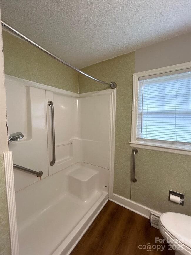 Building Photo - 3847 Whitehall Dr