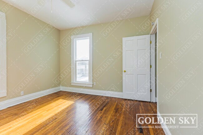 Building Photo - 900 1/2 West Main Street - NA