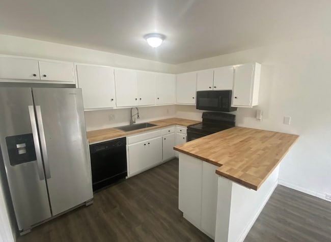 Building Photo - 4052 Loma Riviera Cir