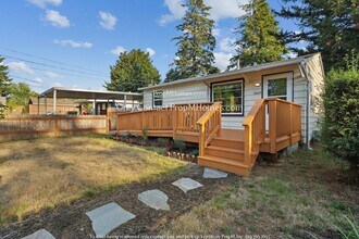 Building Photo - Two Bedroom, Single Level with an Entry Ramp - Large Fenced Yard!