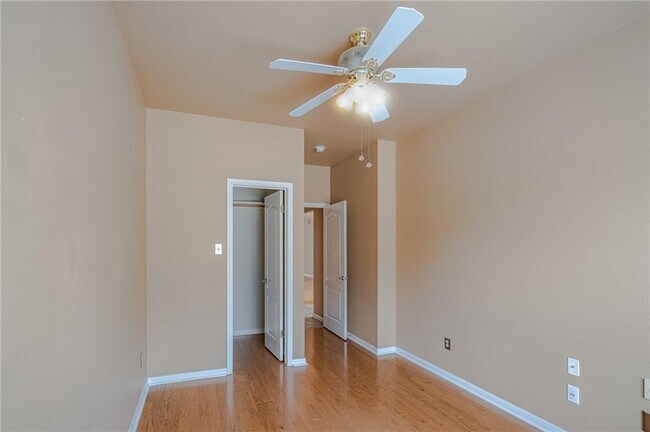 Building Photo - 27 Troon Dr