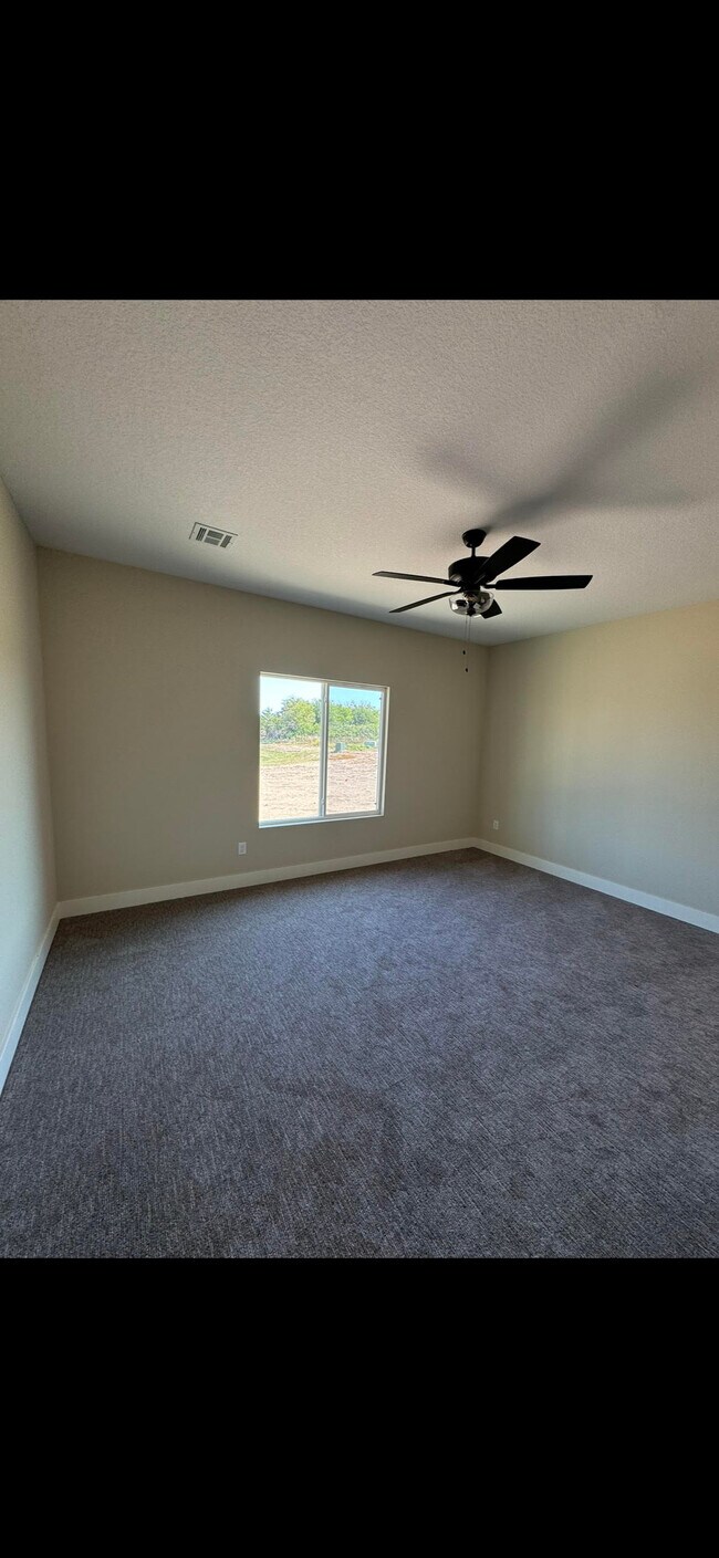 Building Photo - 812 Trails End Ct