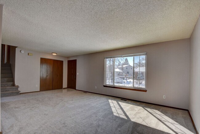 Building Photo - 4 bedroom, 3 bath home with 2 car garage