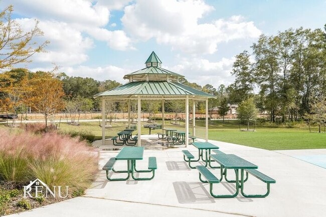 Building Photo - 10406 Sweetwater Creek Dr