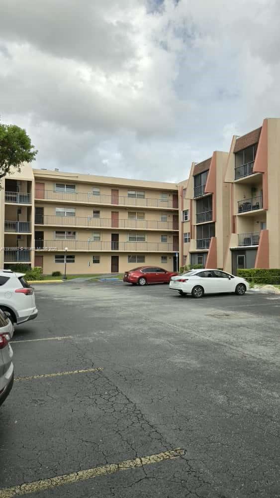 Building Photo - 13707 Kendale Lakes Cir