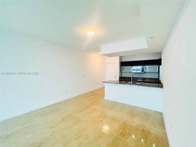 Building Photo - 950 Brickell Bay Dr