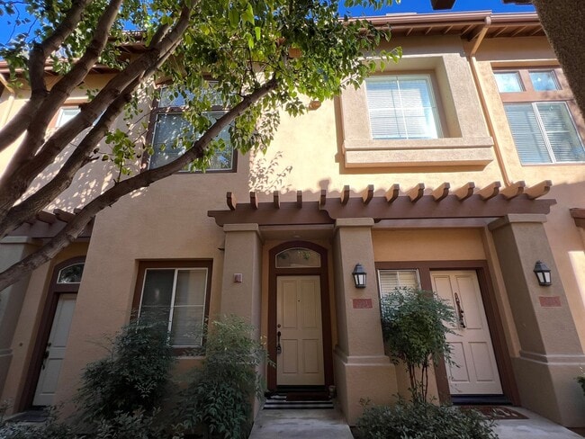 Primary Photo - Light Filled 2 Bed 2 Bath Tustin Condo wit...