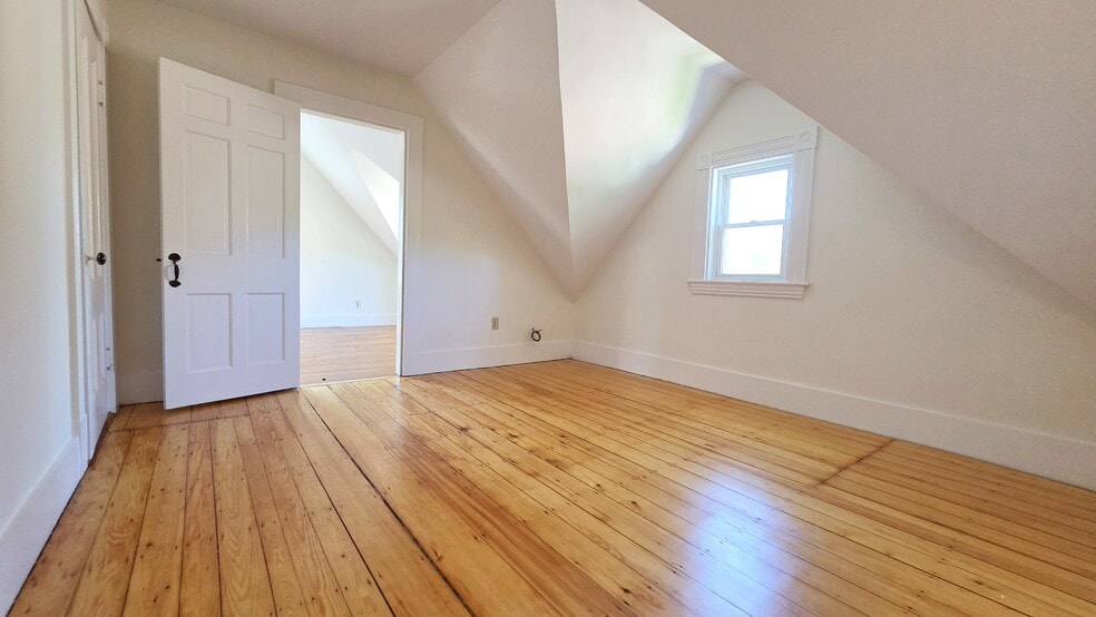 Building Photo - 576 Trapelo Rd