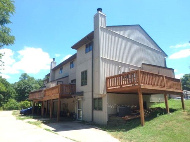 Building Photo - Fantastic 3 Bed 2.5 Bath Condo In S. Columbia