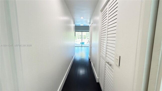 Building Photo - 3767 Oak Ridge Cir