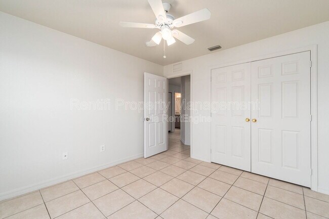 Building Photo - 210 Ichabod Ave