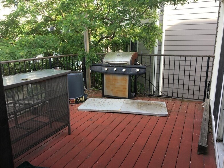 Building Photo - 536 Dorchester Ave