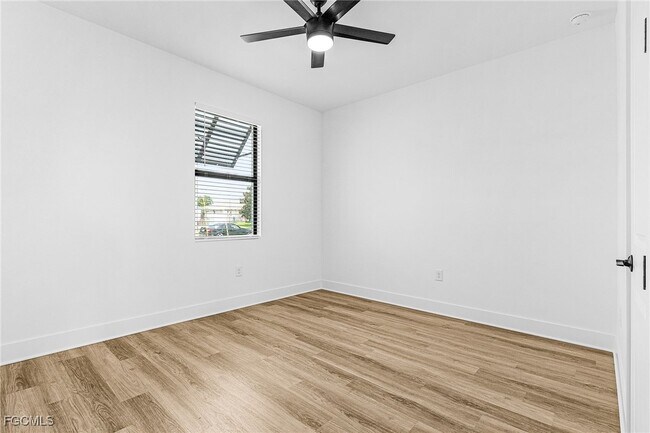 Building Photo - 3222 SW 15th Ave