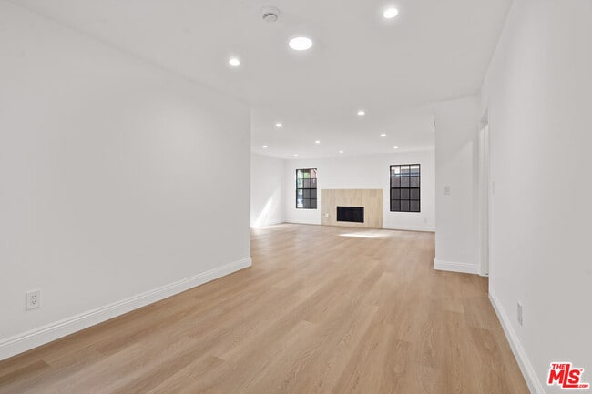 Building Photo - 2541 Stoner Ave