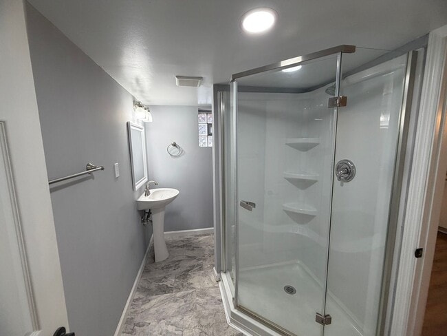 Building Photo - 6611 Kennedy Ave