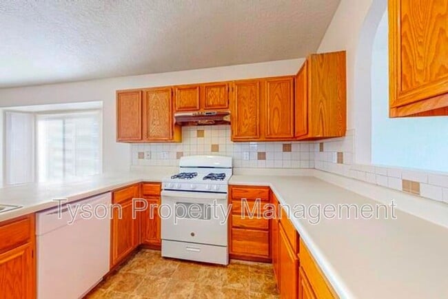 Building Photo - 4701 Plume Rd NW