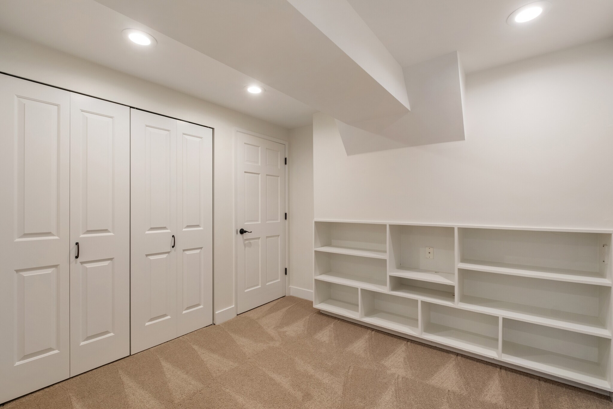 Building Photo - 639 W Lake Sammamish Pky NE