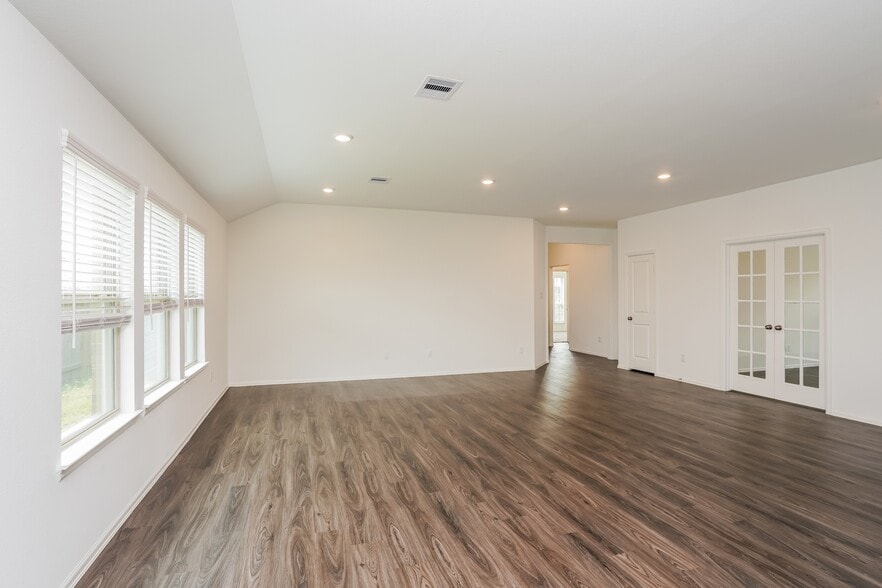 Building Photo - 310 Pickwick Gdns Ln