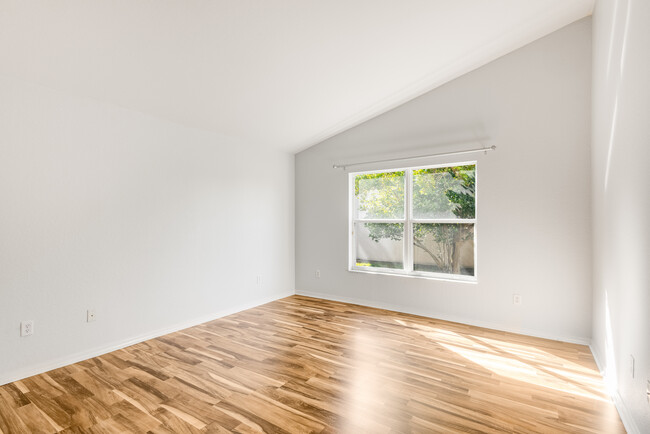 Building Photo - 10285 Barberry Ln
