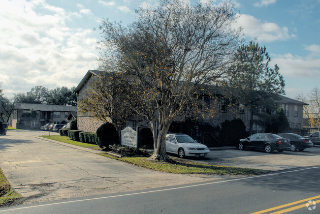 Building Photo - Tomball Square Apartments