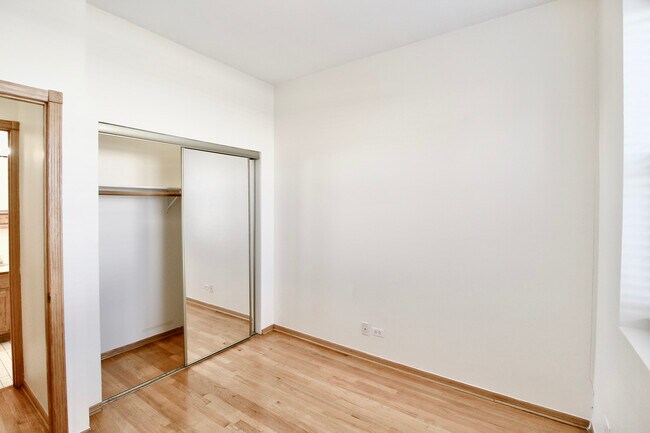 Building Photo - 1645 N Clybourn Ave