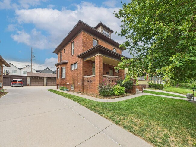 Building Photo - 1522 Park Wild Ave