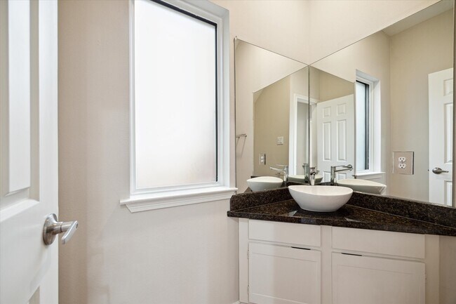 Building Photo - 15 Rutgers Pl