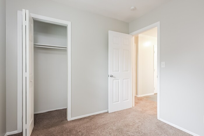 Building Photo - 1886 Florida Dr