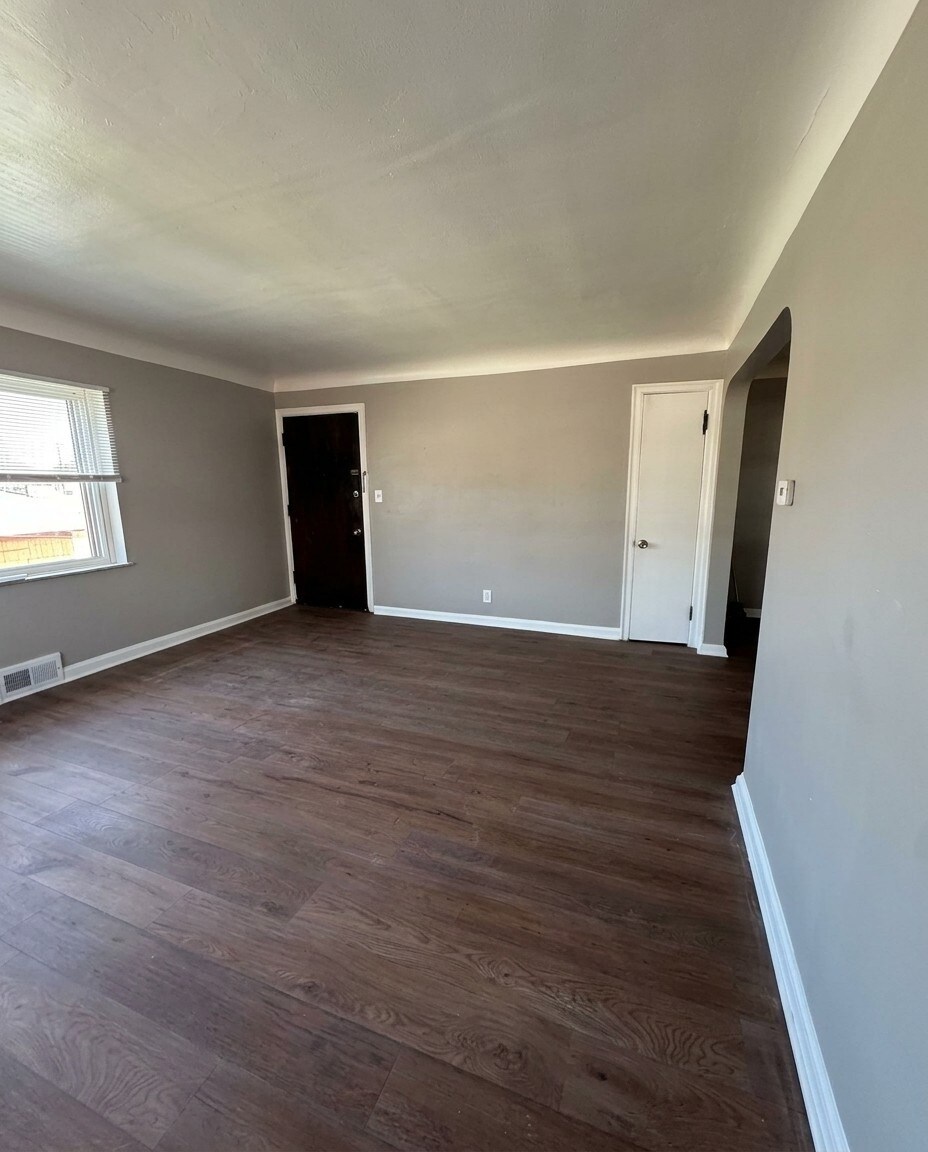 Building Photo - 1665 Anita Pl