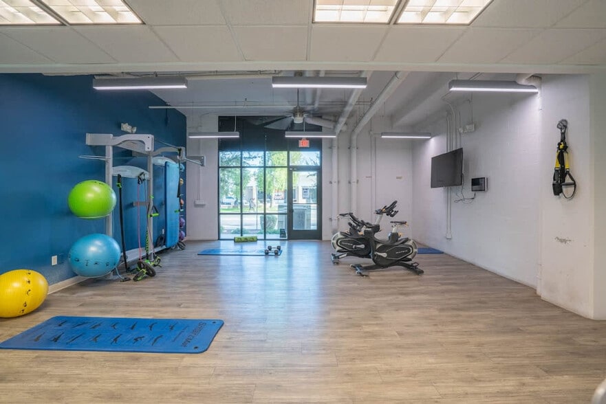 Building Photo - 1275 E University Dr