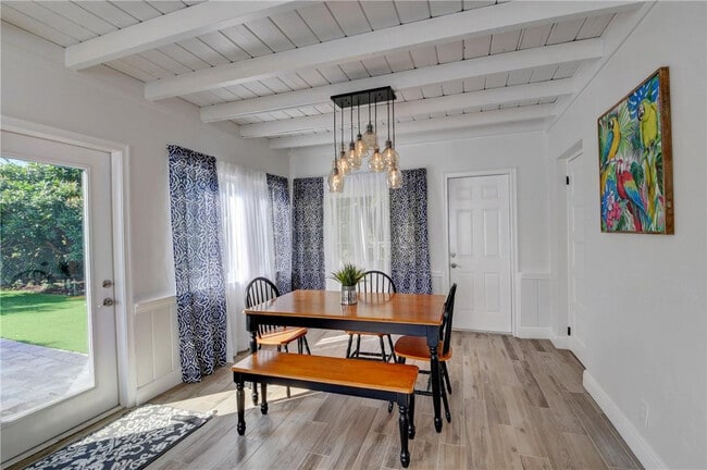 Building Photo - 10 S Swinton Cir